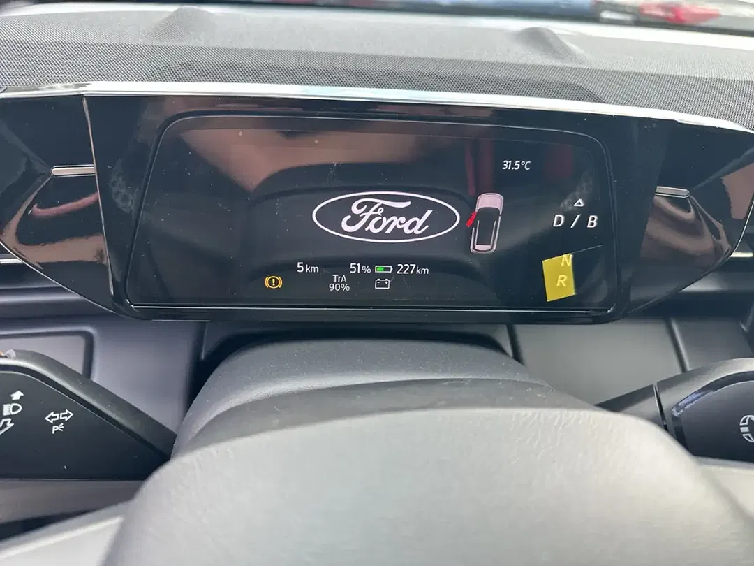 Ford Explorer - Thumbnail 13