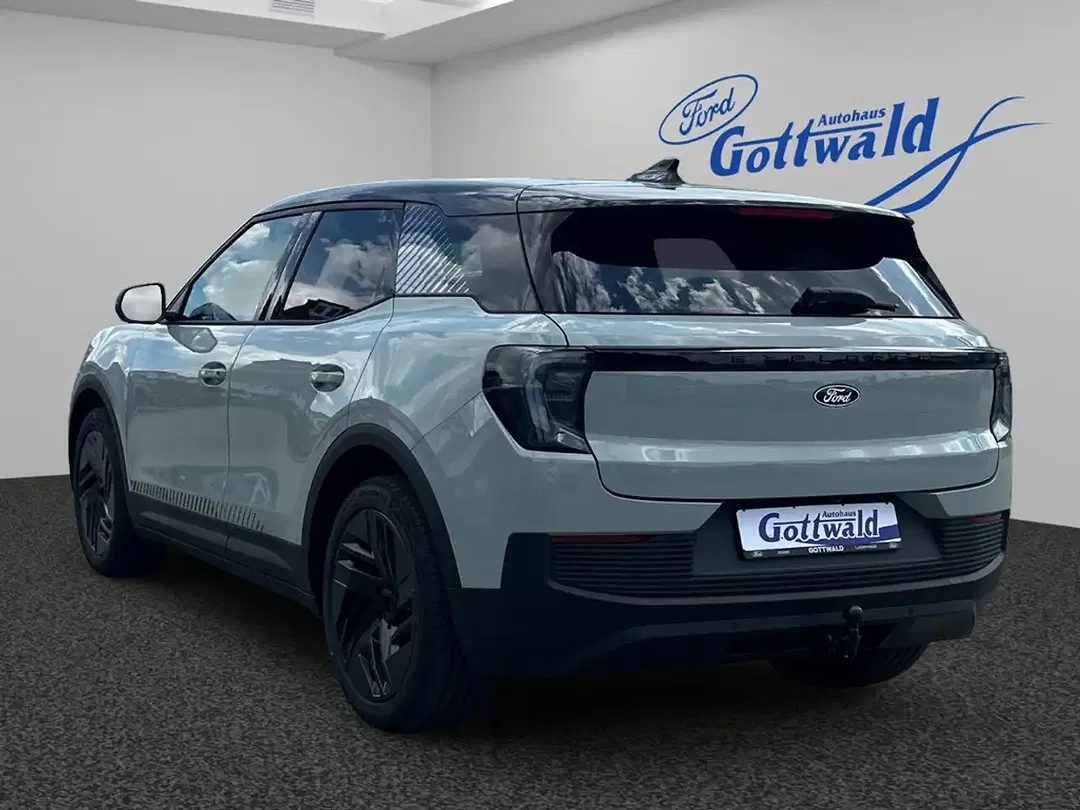 Ford Explorer - Thumbnail 4