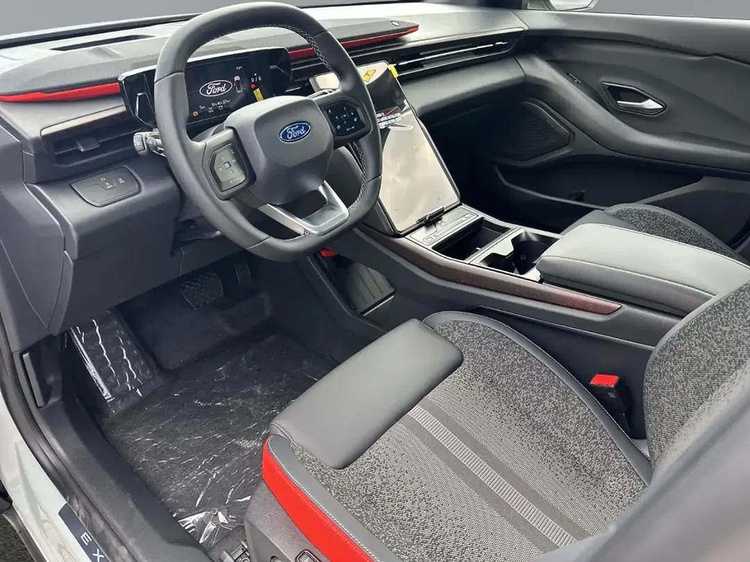 Ford Explorer - Thumbnail 8