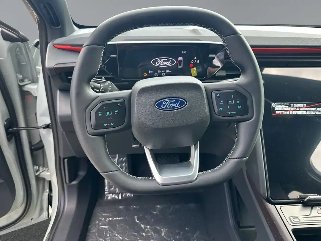 Ford Explorer - Thumbnail 9