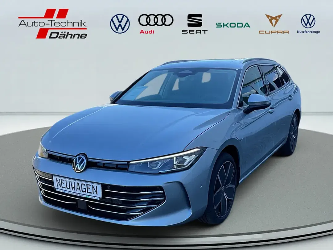 Volkswagen Passat - Thumbnail 1