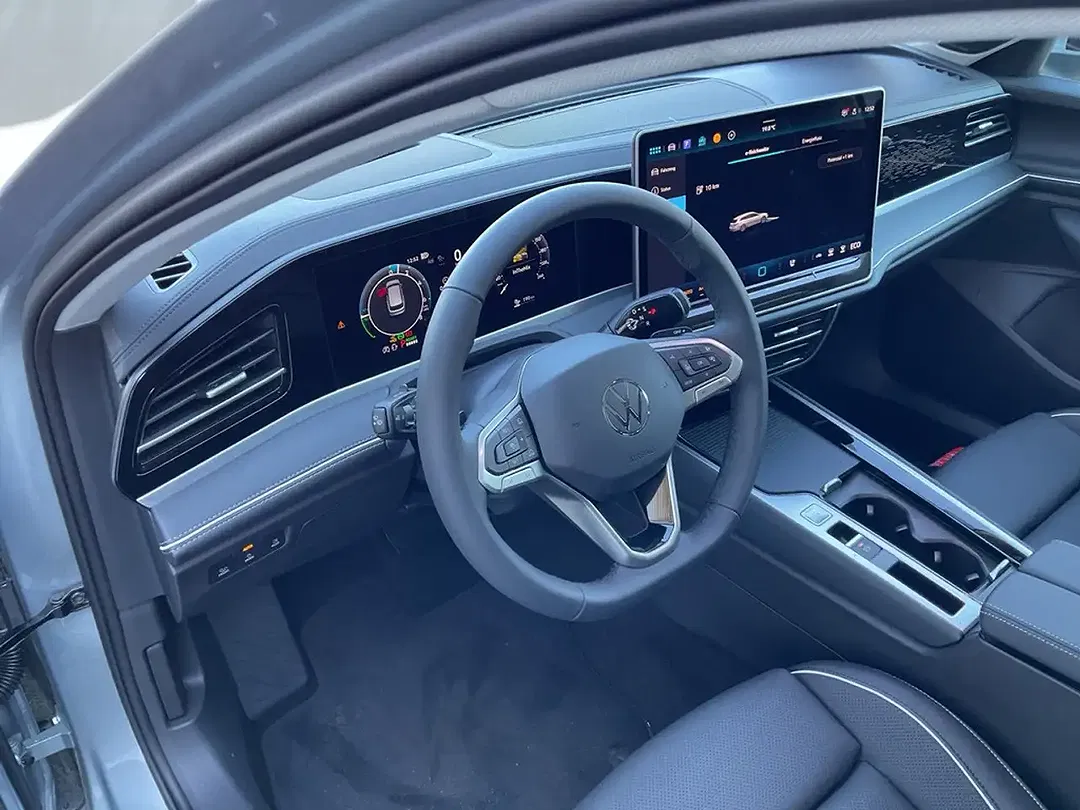 Volkswagen Passat - Thumbnail 9