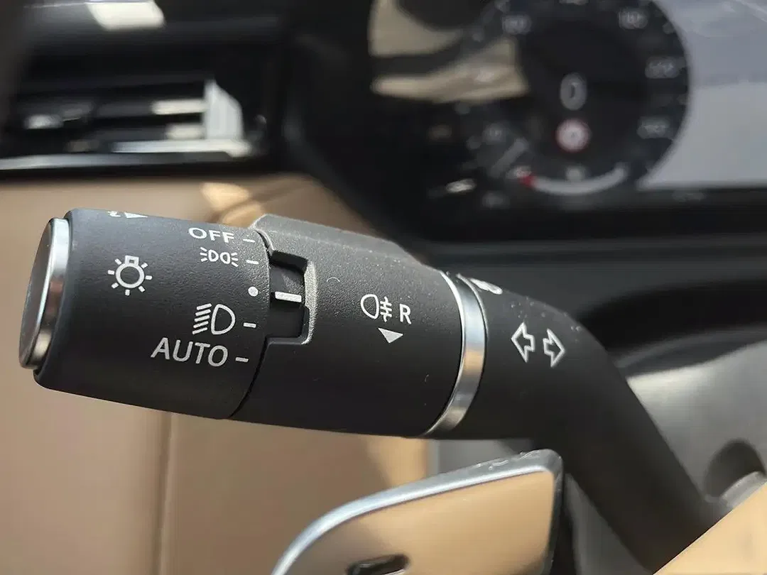 Land Rover Range Rover Velar - Thumbnail 15
