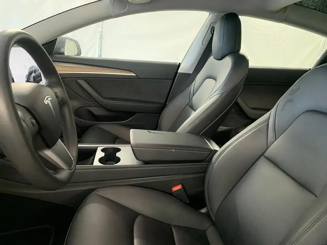 Tesla Model 3 - Thumbnail 10