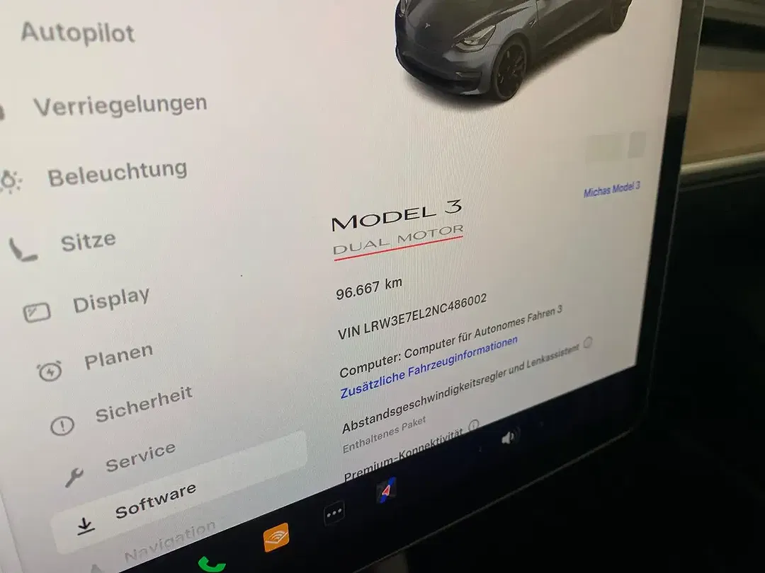 Tesla Model 3 - Thumbnail 12