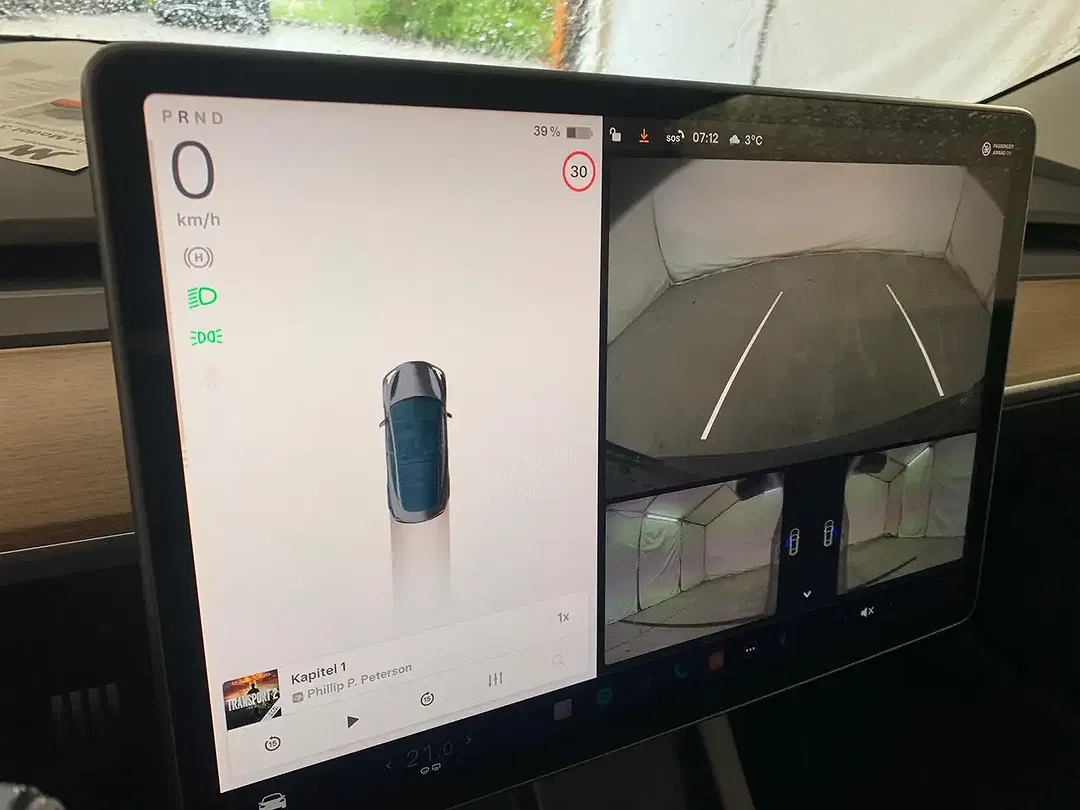Tesla Model 3 - Thumbnail 14