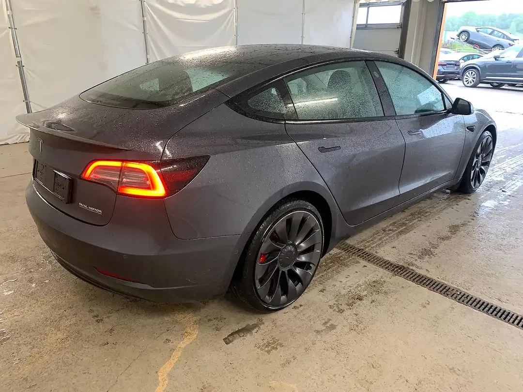 Tesla Model 3 - Thumbnail 5
