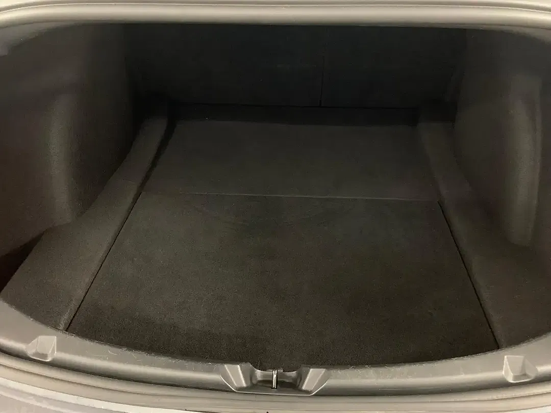 Tesla Model 3 - Thumbnail 6