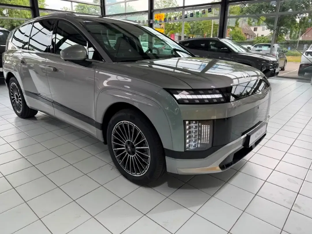 Hyundai IONIQ 9 - Thumbnail 3