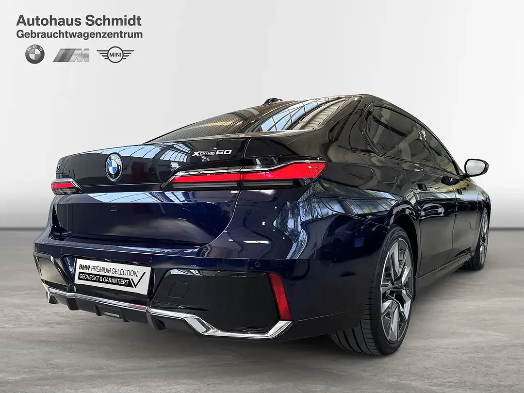 BMW i7 - Thumbnail 4