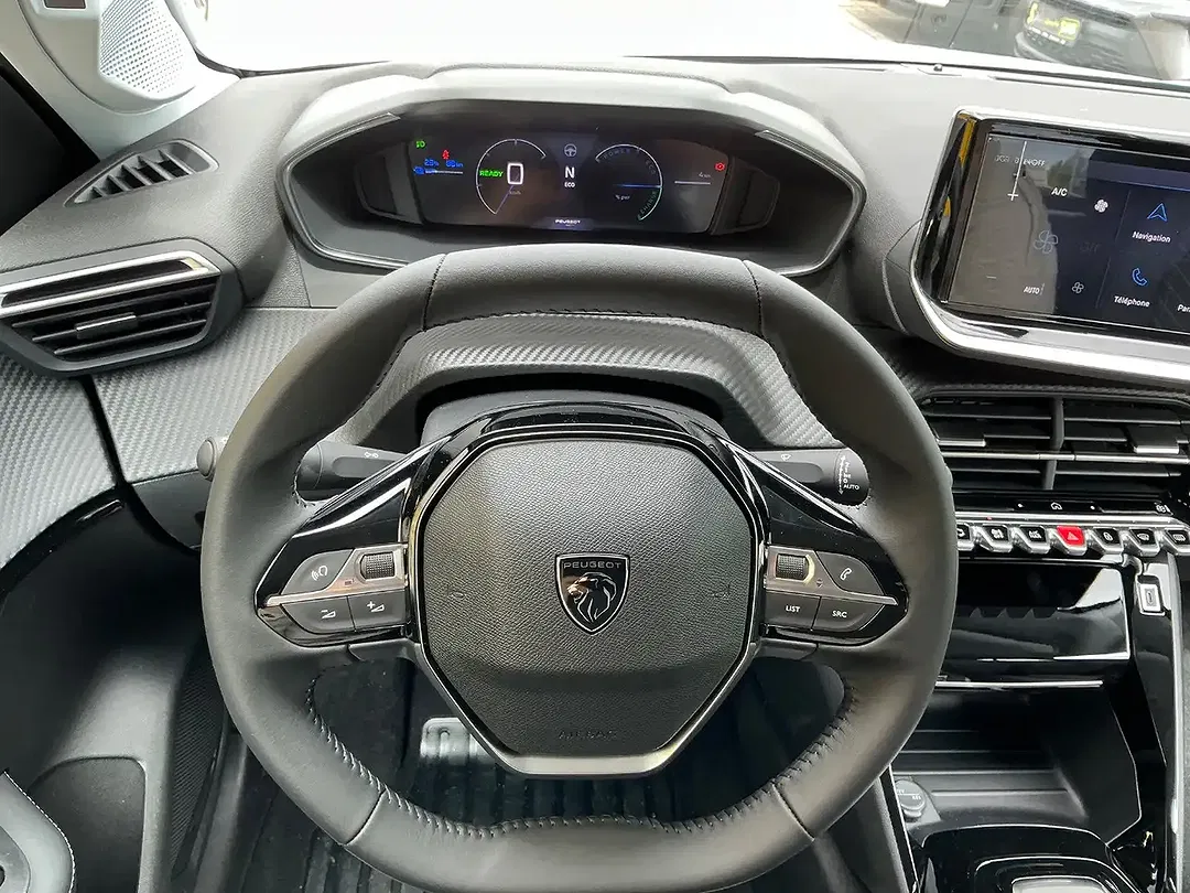 Peugeot 208 - Thumbnail 12