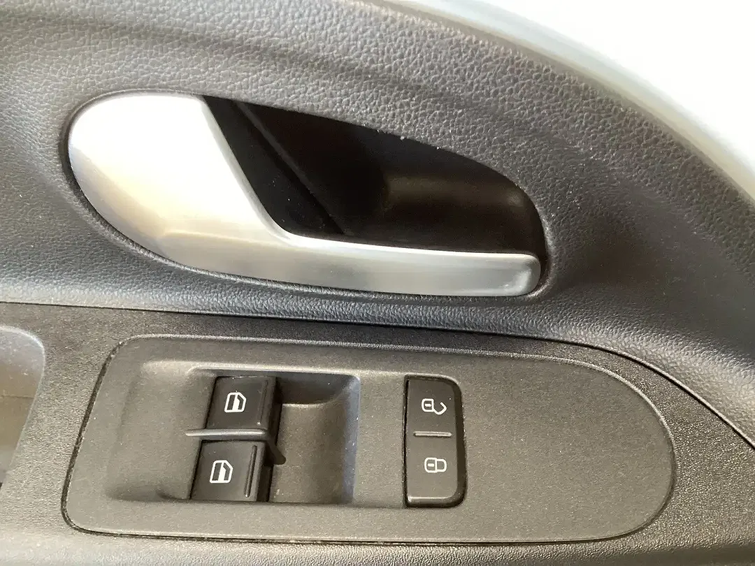 Volkswagen up! - Thumbnail 13