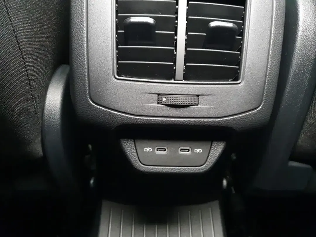 Volkswagen T-Roc - Thumbnail 13