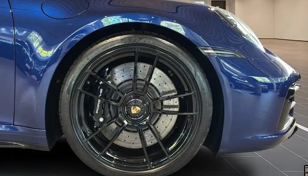 Porsche 911 - Thumbnail 9