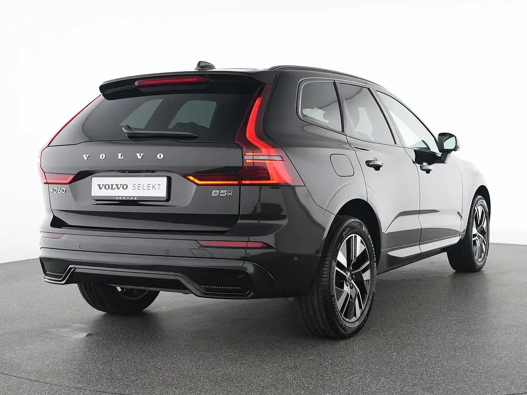 Volvo XC60 B5 AWD Plus Dark - foto 2