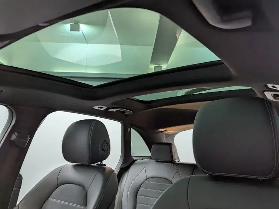 Mercedes-Benz GLC 220 - Thumbnail 16
