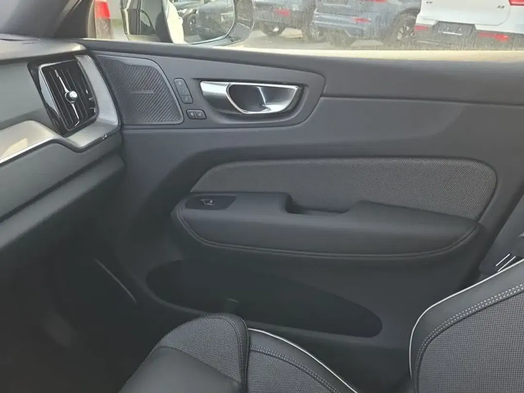 Volvo XC60 - Thumbnail 13