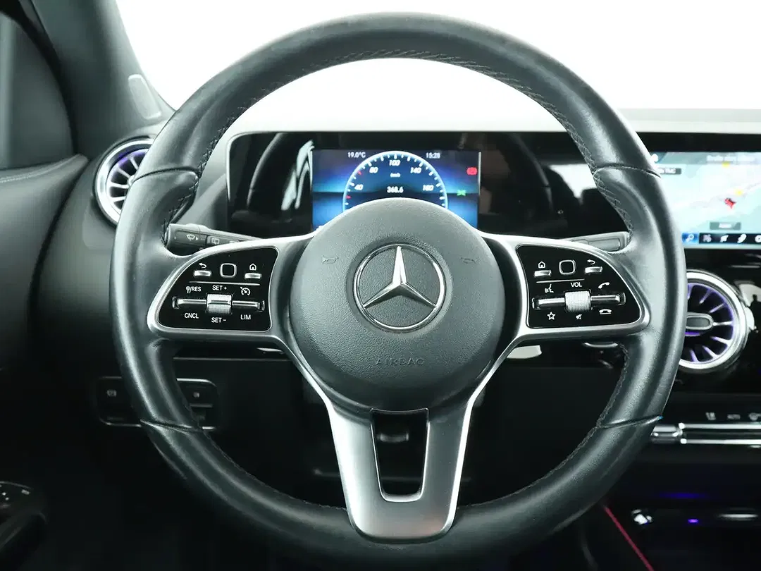 Mercedes-Benz GLA 180 - Thumbnail 6