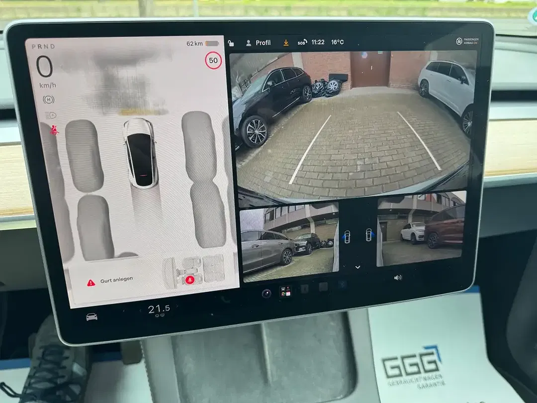 Tesla Model Y - Thumbnail 11
