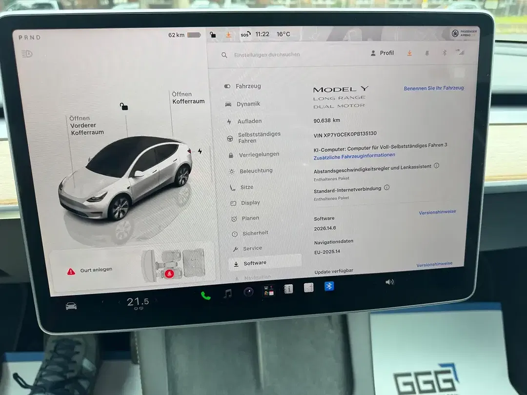 Tesla Model Y - Thumbnail 12