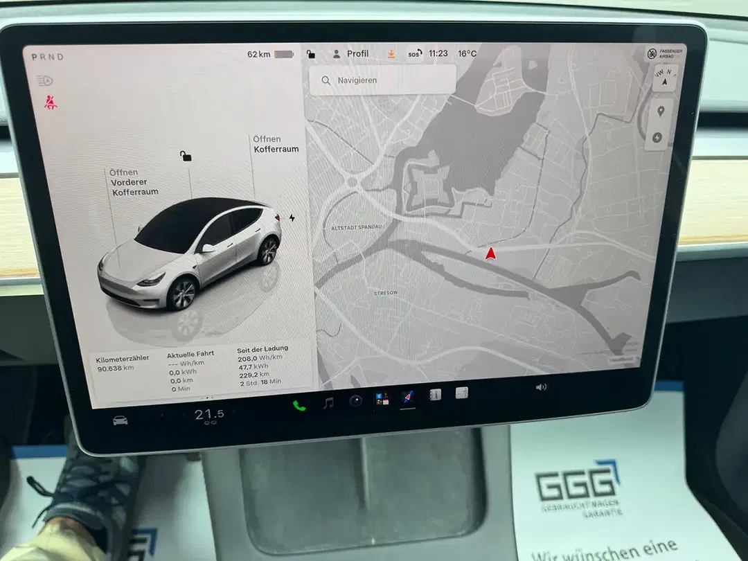 Tesla Model Y - Thumbnail 14