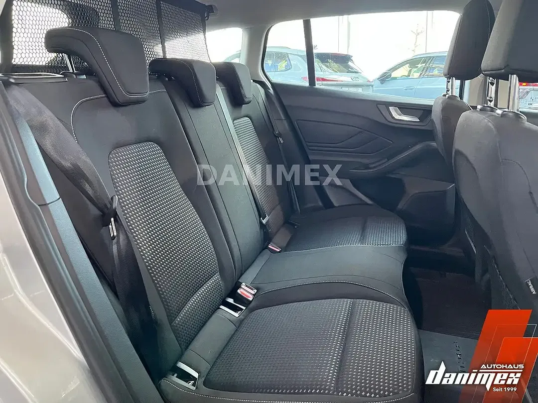 Ford Focus - Thumbnail 6