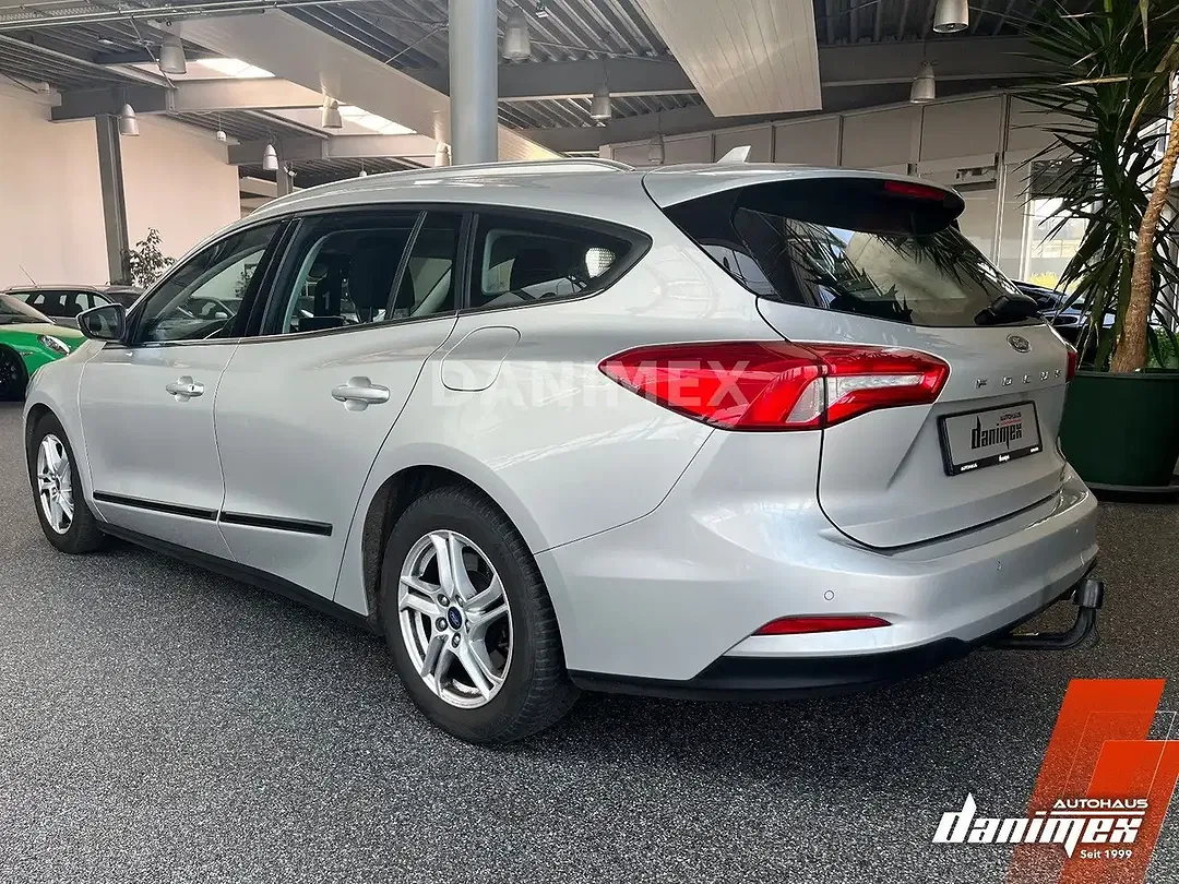 Ford Focus - Thumbnail 4