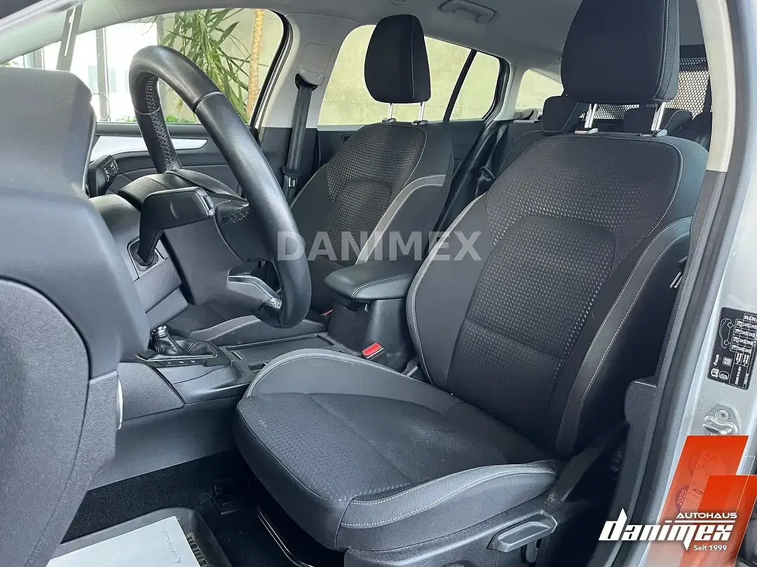 Ford Focus - Thumbnail 5