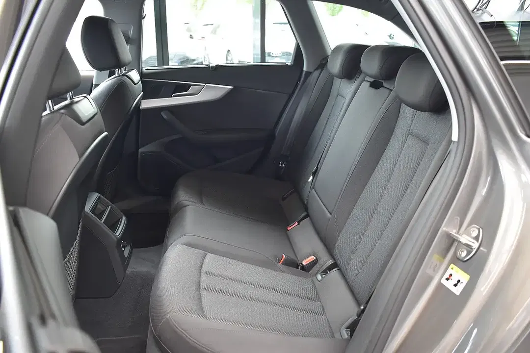 Audi A4 - Thumbnail 6