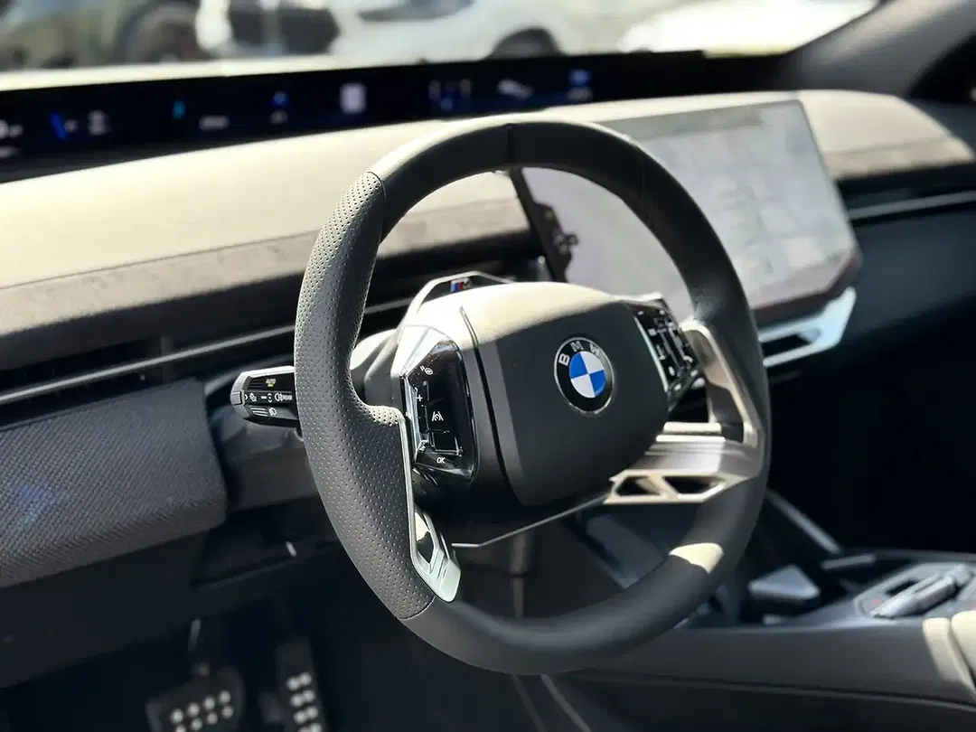 BMW iX3 - Thumbnail 10