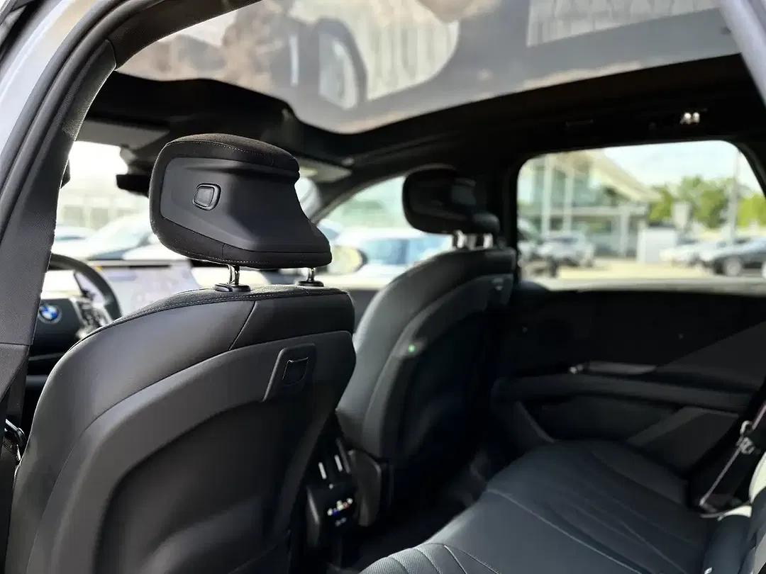BMW iX3 - Thumbnail 14