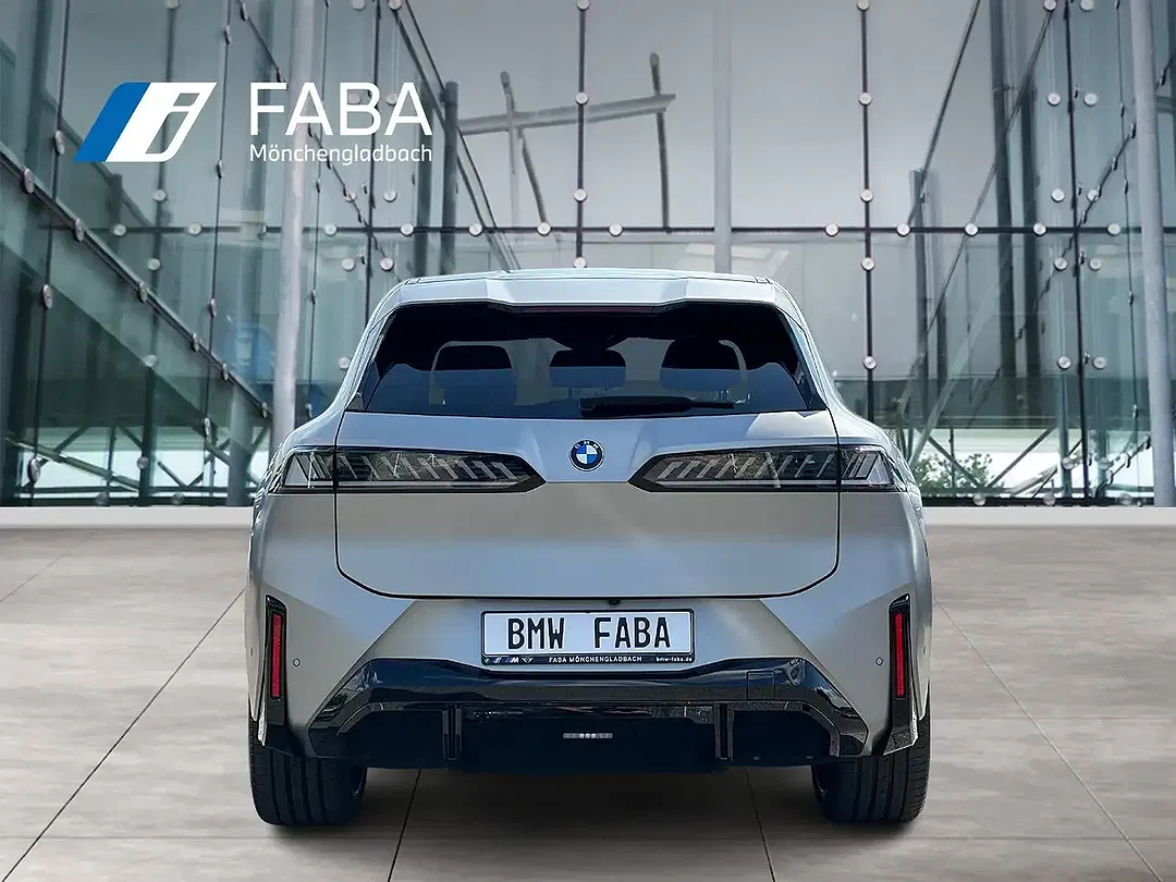 BMW iX3 - Thumbnail 3