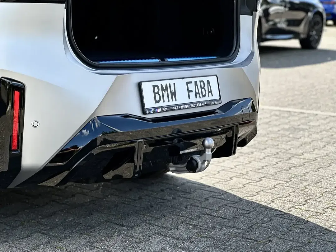 BMW iX3 - Thumbnail 8
