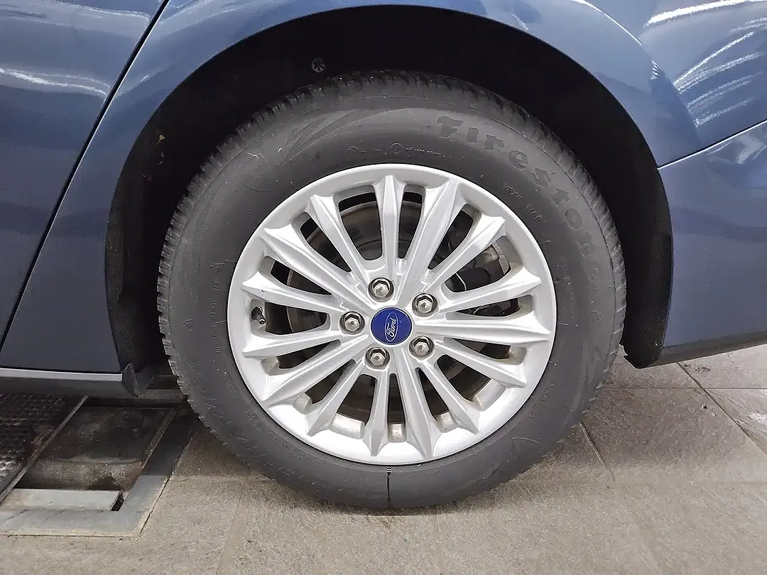 Ford Focus - Thumbnail 10