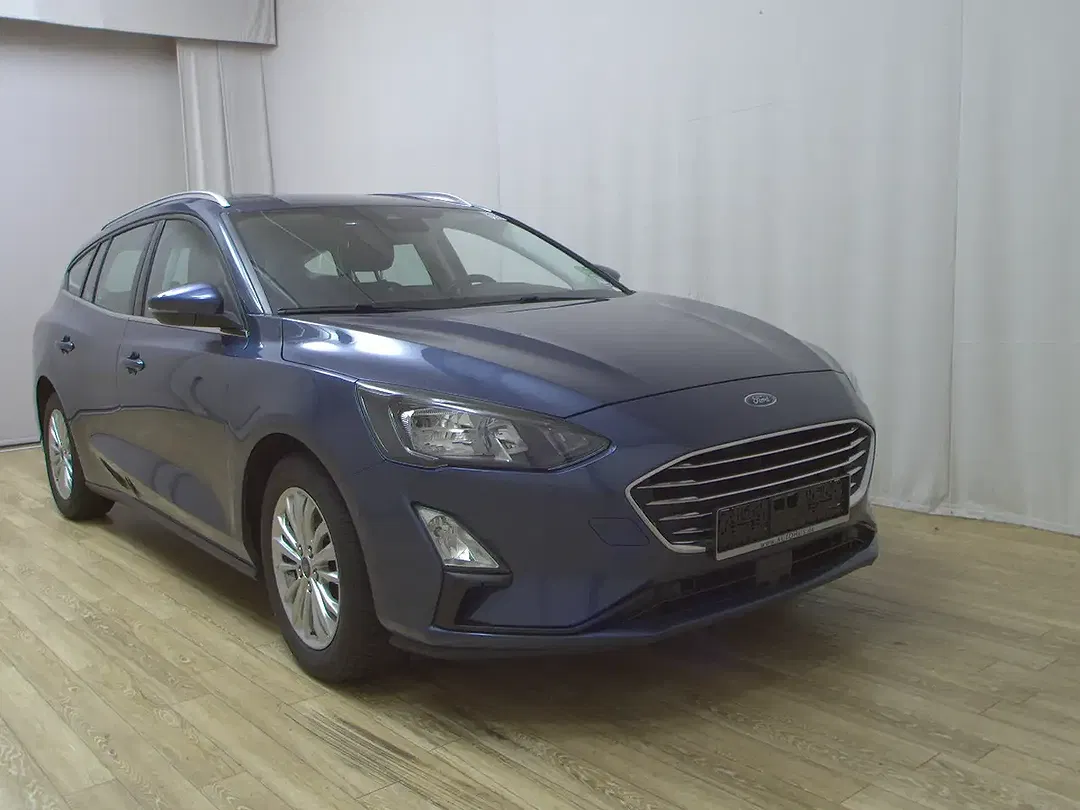 Ford Focus - Thumbnail 3