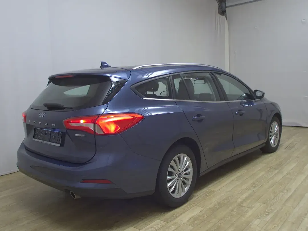 Ford Focus - Thumbnail 4