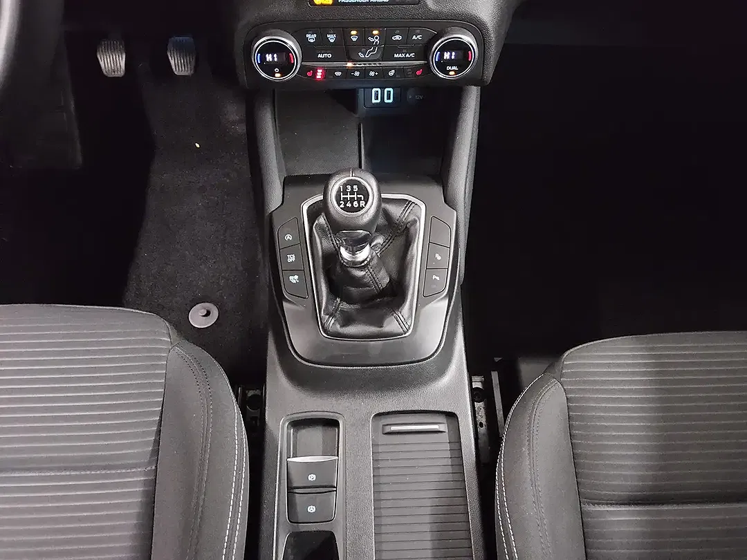 Ford Focus - Thumbnail 6