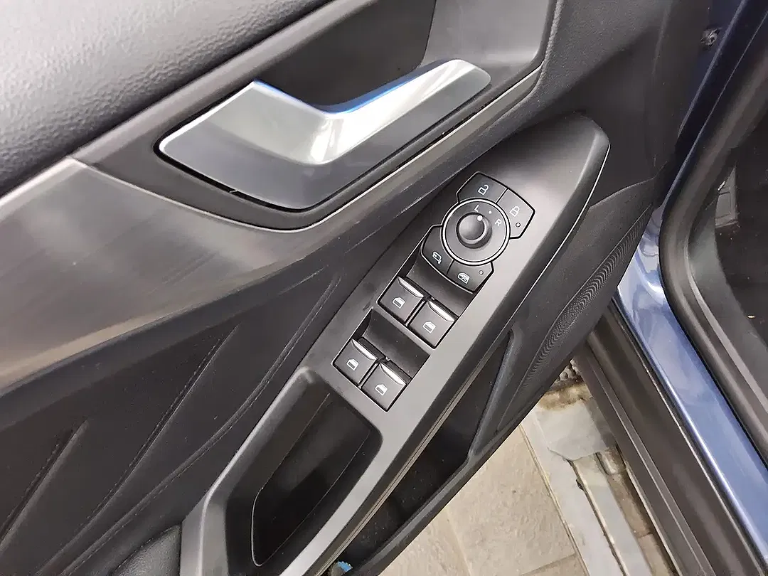 Ford Focus - Thumbnail 9
