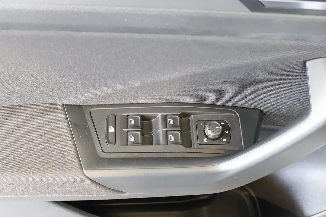 Volkswagen T-Roc - Thumbnail 11