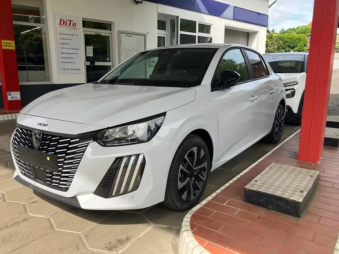 Peugeot 208 - Thumbnail 5
