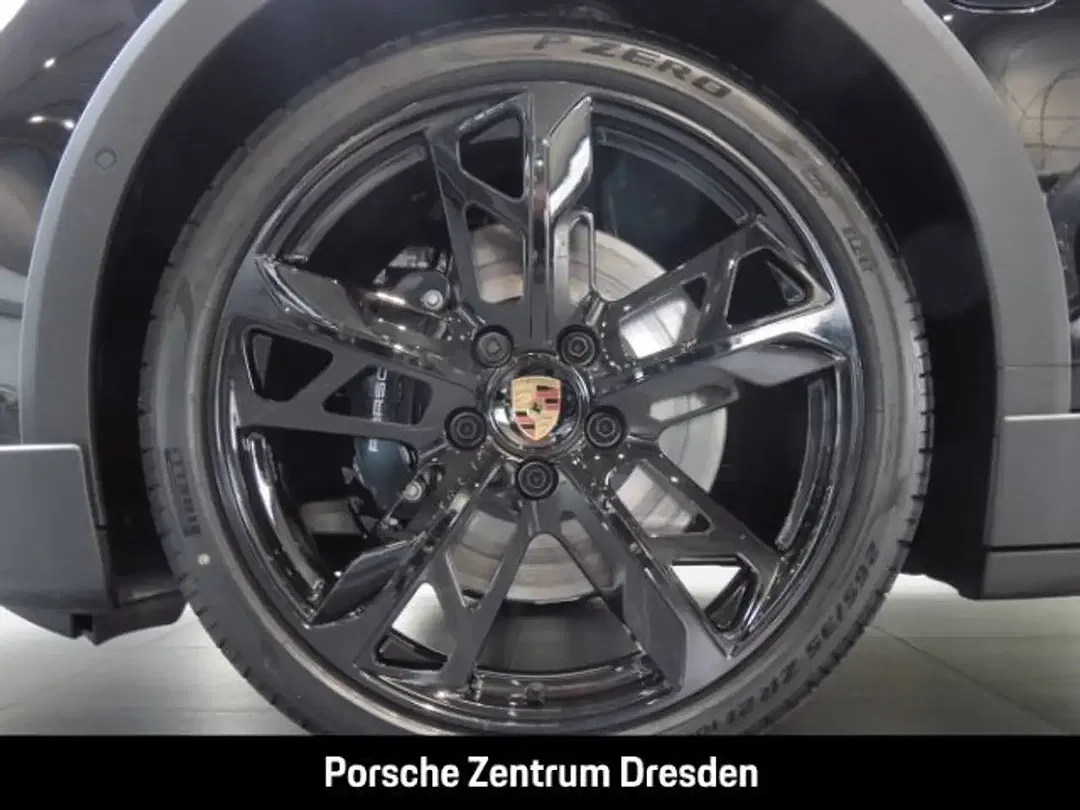 Porsche Taycan - Thumbnail 13