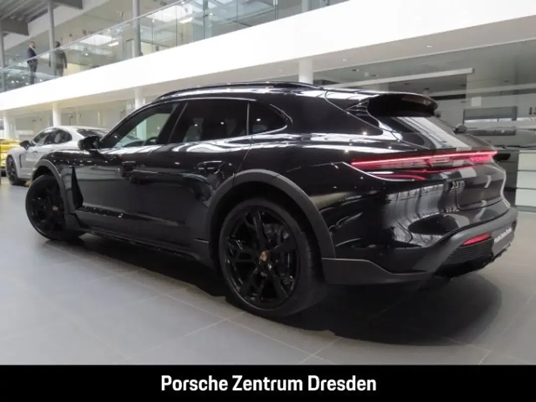 Porsche Taycan - Thumbnail 3