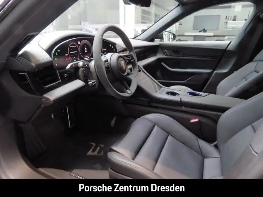 Porsche Taycan - Thumbnail 4