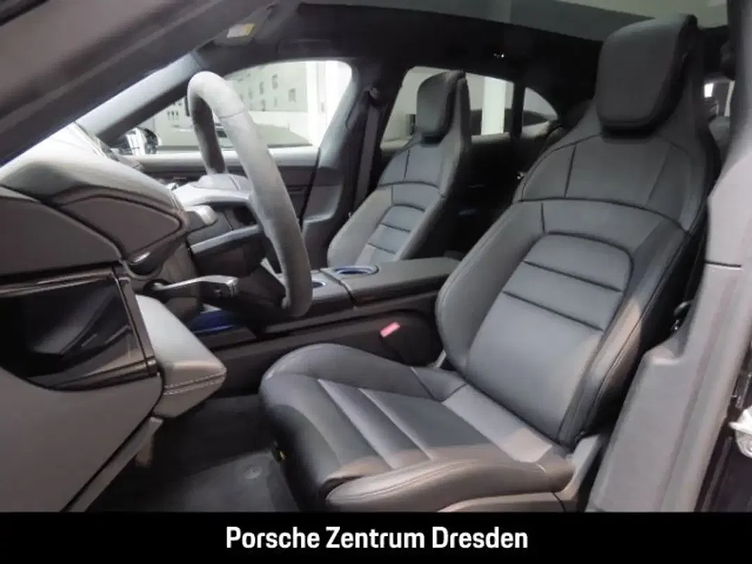 Porsche Taycan - Thumbnail 5