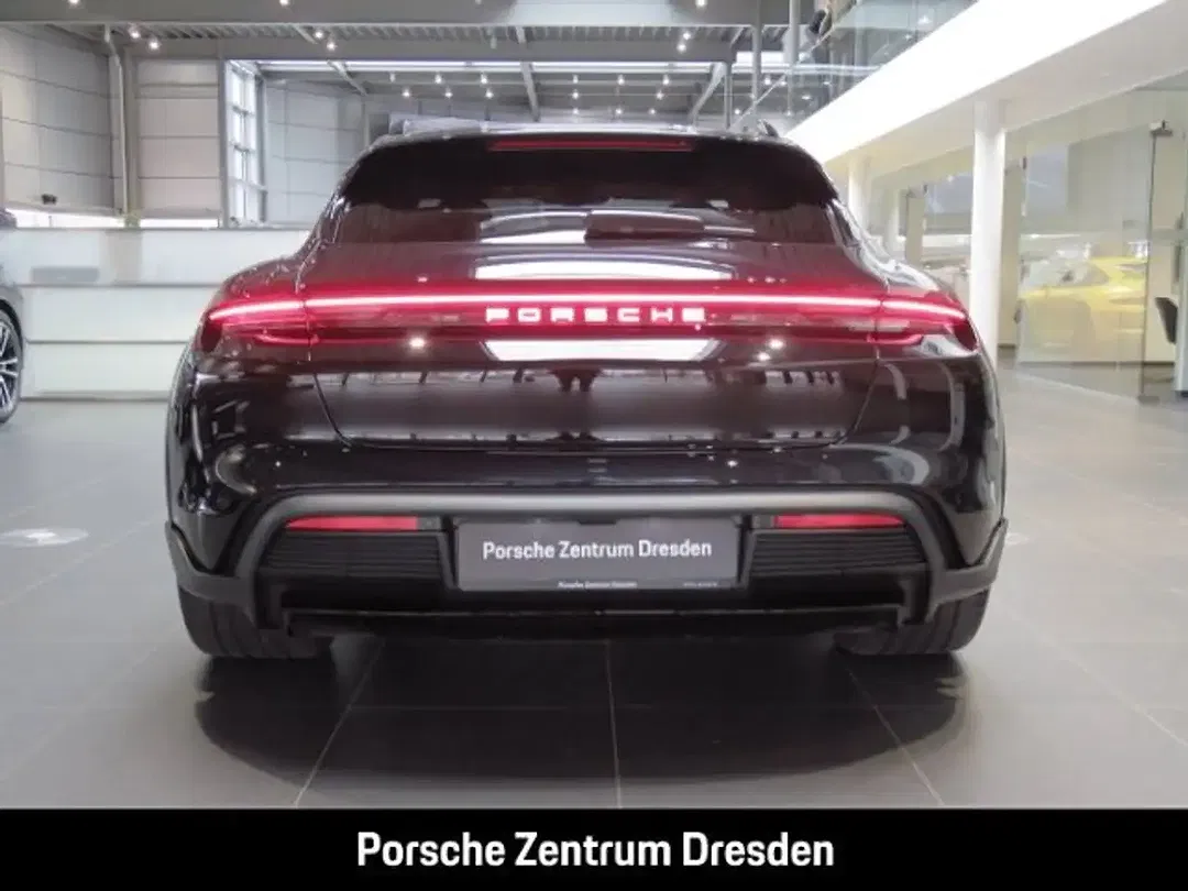 Porsche Taycan - Thumbnail 7