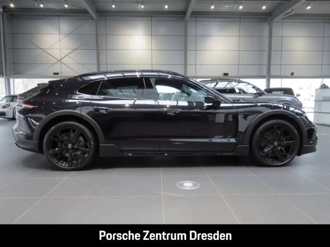 Porsche Taycan - Thumbnail 9