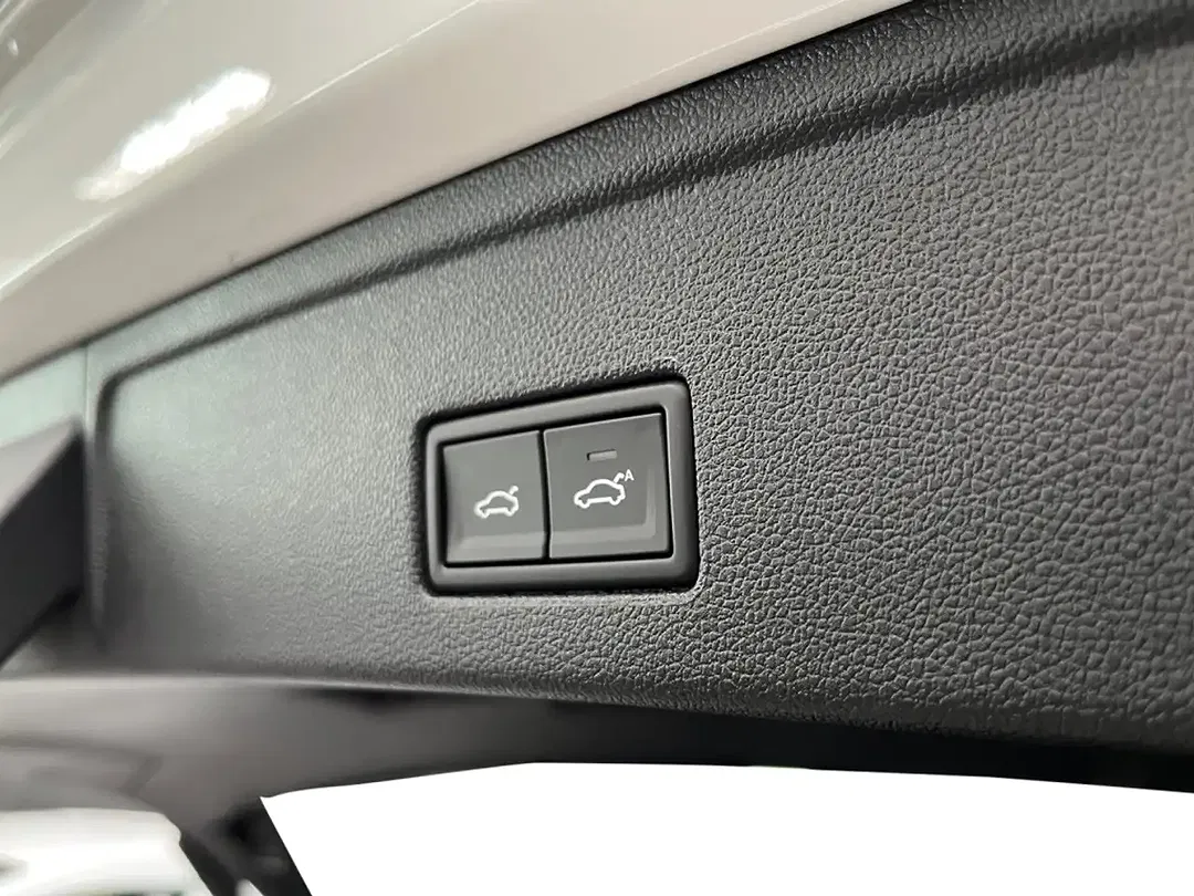 Volkswagen Touareg - Thumbnail 6