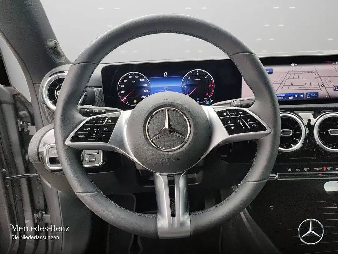 Mercedes-Benz CLA 180 - Thumbnail 13