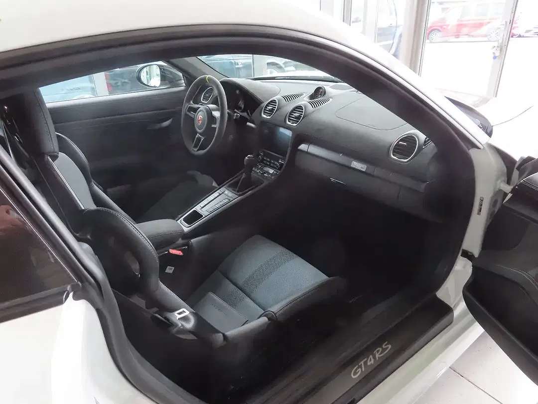Porsche Cayman - Thumbnail 9