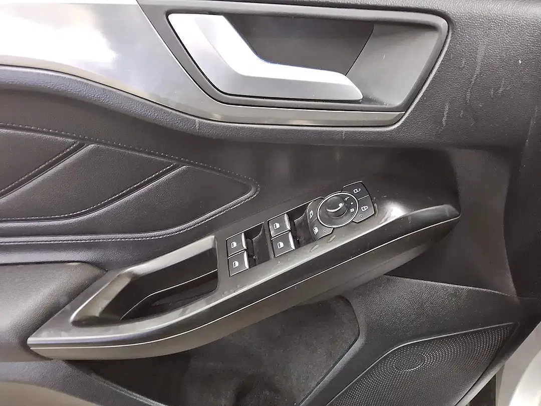 Ford Focus - Thumbnail 5